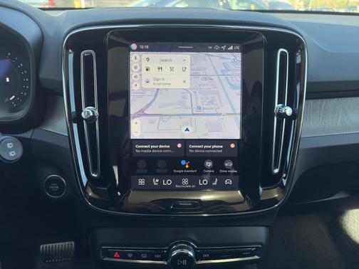 2026 Volvo XC40 Plus, B4 FWD Gas (mild hybrid), Dark