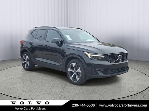 2026 Volvo XC40 Plus, B4 FWD Gas (mild hybrid), Dark