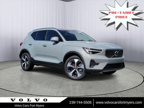 2025 Volvo XC40 B5 Core Bright Theme