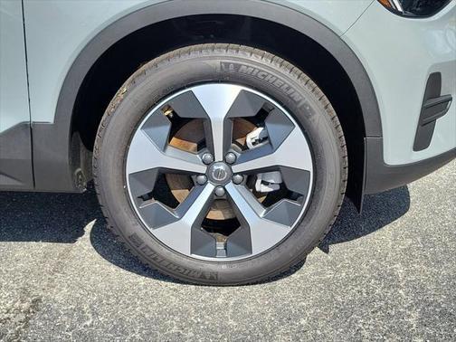 2025 Volvo XC40 B5 Core Bright Theme