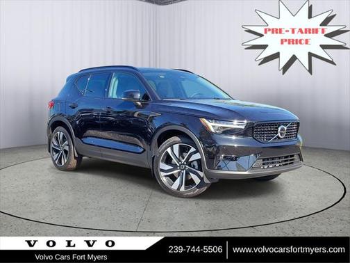 2025 Volvo XC40 B5 Ultra Dark Theme