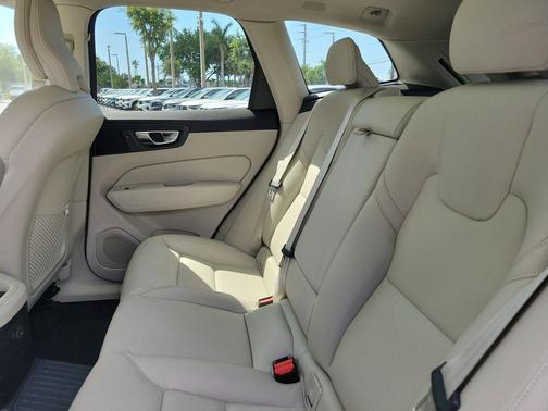 2025 Volvo XC60 Plug-In Hybrid T8 Core