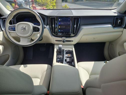 2025 Volvo XC60 Plug-In Hybrid T8 Core