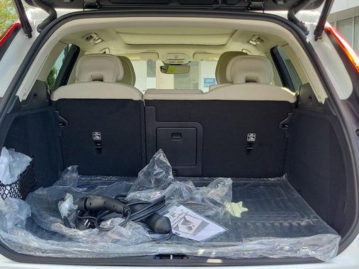 2025 Volvo XC60 Plug-In Hybrid T8 Core