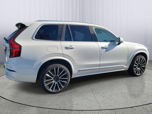 Crystal White Pearl 2026 Volvo XC90 Plus, B5 AWD Gas (mild hybrid), Gasoline, Bright, 7 Seats