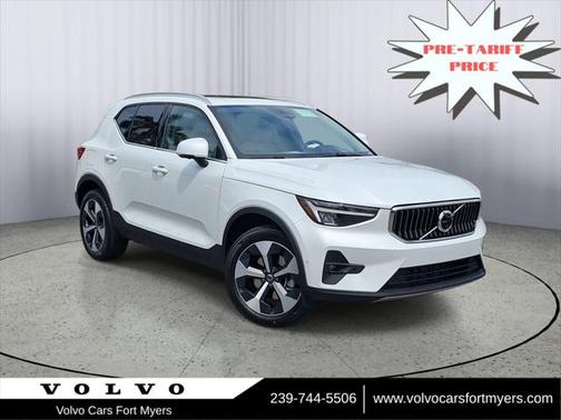 2025 Volvo XC40 B5 Plus Bright Theme
