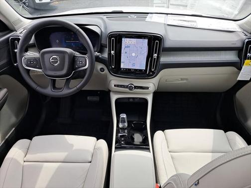 2025 Volvo XC40 B5 Plus Bright Theme