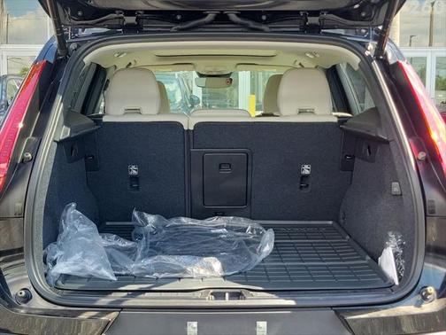 2025 Volvo XC40 B5 Ultra Dark Theme