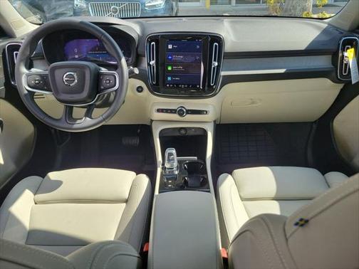2025 Volvo XC40 B5 Ultra Dark Theme