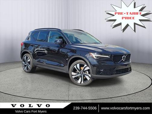 2025 Volvo XC40 B5 Ultra Dark Theme