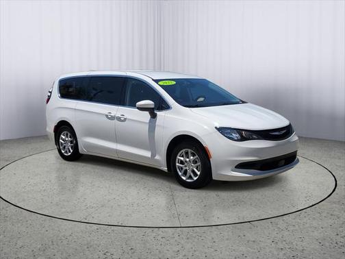 2022 Chrysler Voyager SE