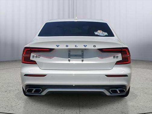 2022 Volvo S60 T5 Momentum