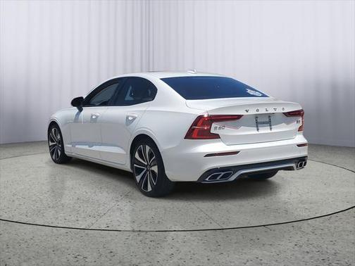 2022 Volvo S60 T5 Momentum