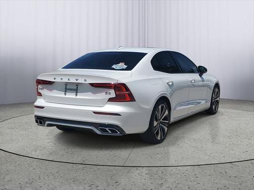 2022 Volvo S60 T5 Momentum