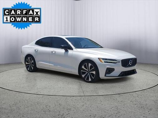 2022 Volvo S60 T5 Momentum