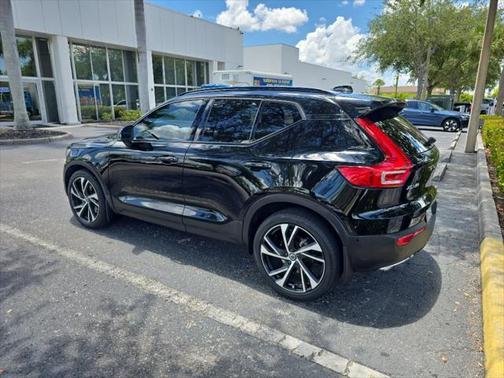2019 Volvo XC40 T5 R-Design
