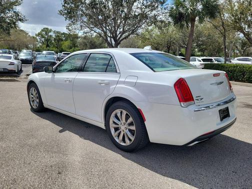 2016 Chrysler 300 Limited