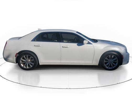 2016 Chrysler 300 Limited