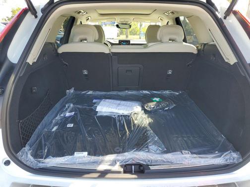 2026 Volvo XC60 B5 Ultra