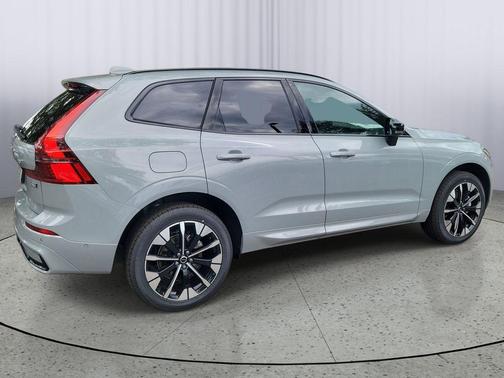 Vapour Grey Metallic 2026 Volvo XC60 B5 Plus