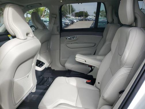 Crystal White Pearl 2026 Volvo XC90 Ultra, B6 AWD Gas (mild hybrid), Gasoline, Bright, 6 Seats