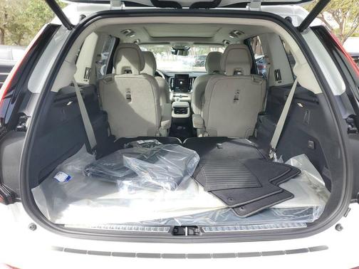 Crystal White Pearl 2026 Volvo XC90 Ultra, B6 AWD Gas (mild hybrid), Gasoline, Bright, 6 Seats