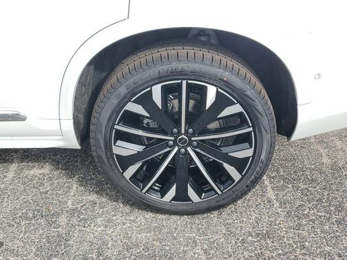 2026 Volvo XC90 Ultra, B6 AWD Gas (mild hybrid), Gasoline, Bright, 6 Seats