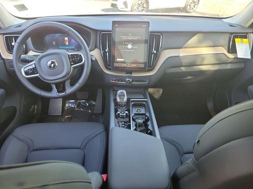 Crystal White Metallic 2026 Volvo XC60 B5 Core