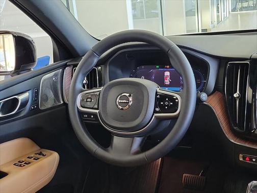 2025 Volvo XC60 Plug-In Hybrid T8 Ultra