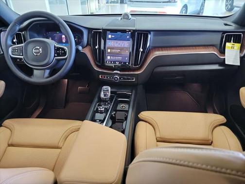 2025 Volvo XC60 Plug-In Hybrid T8 Ultra