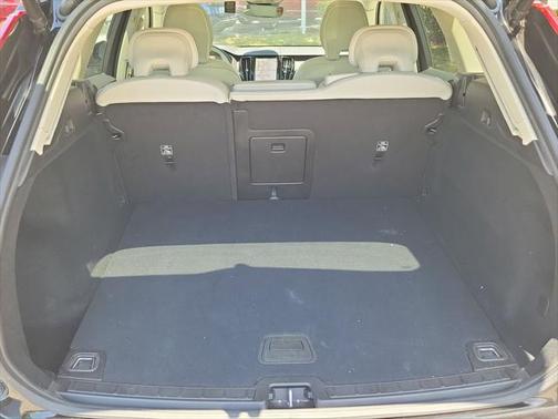 2025 Volvo XC60 B5 Core