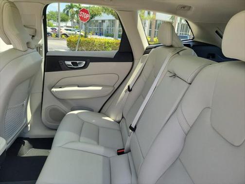 2025 Volvo XC60 B5 Core