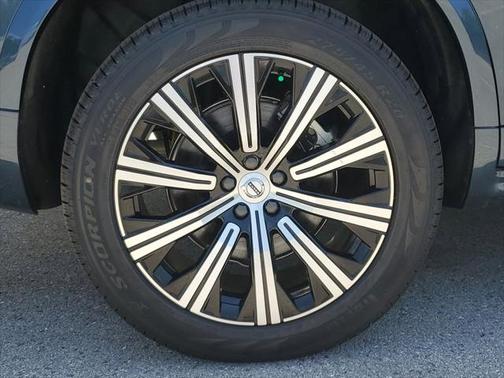 2025 Volvo XC90 B6 Plus 7-Seater