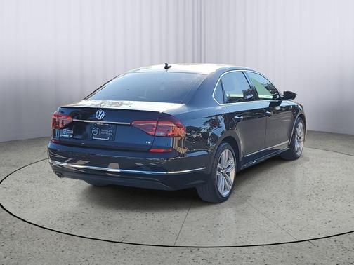 2017 Volkswagen Passat 1.8T SE w/Technology