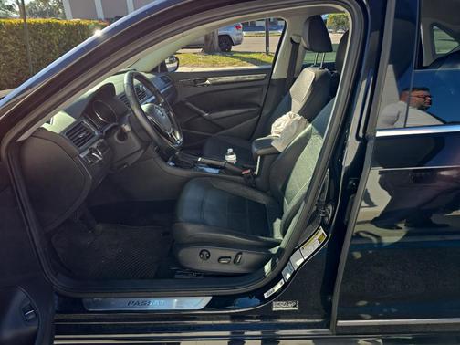 2017 Volkswagen Passat 1.8T SE w/Technology