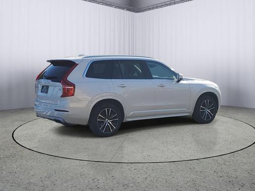 2020 Volvo XC90 T5 Momentum