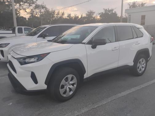 2022 Toyota RAV4 LE