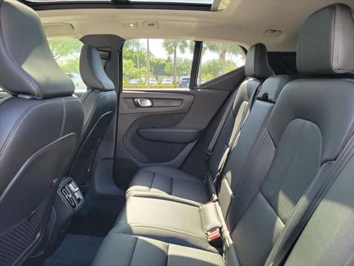 2025 Volvo XC40 B5 Core Bright Theme