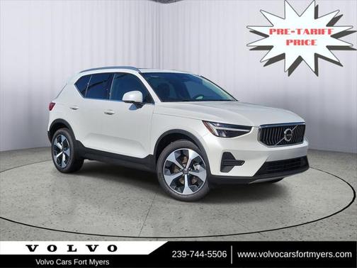 2025 Volvo XC40 B5 Core Bright Theme