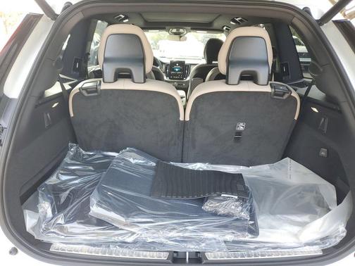 2026 Volvo XC90 Ultra Dark Theme, B6 AWD Gas (mild hybrid), Gasoline, 6 Seats