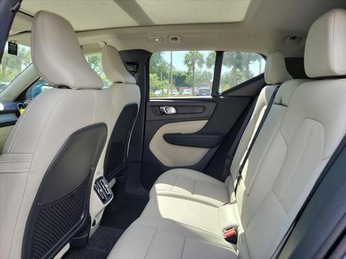 2025 Volvo XC40 B5 Plus Bright Theme