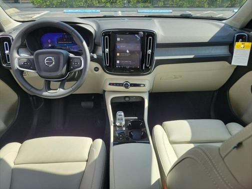 2025 Volvo XC40 B5 Plus Bright Theme
