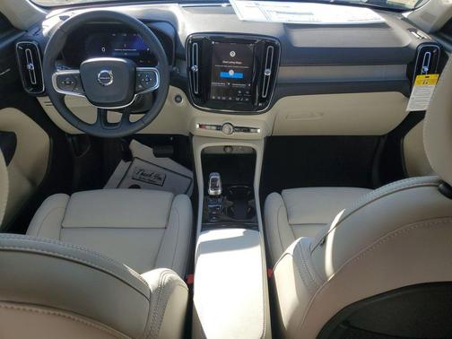 2026 Volvo XC40 B4 Plus