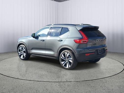 2026 Volvo XC40 B4 Plus