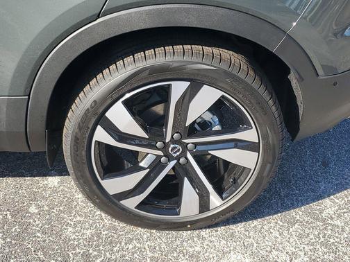 2026 Volvo XC40 B4 Plus