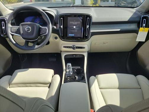 2025 Volvo XC40 B5 Plus Bright Theme