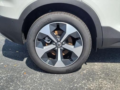 2025 Volvo XC40 B5 Plus Bright Theme