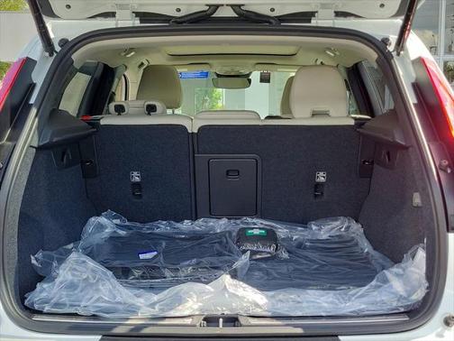 2025 Volvo XC40 B5 Plus Bright Theme