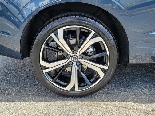 2025 Volvo XC60 B5 Ultra