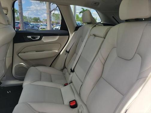 2025 Volvo XC60 B5 Ultra